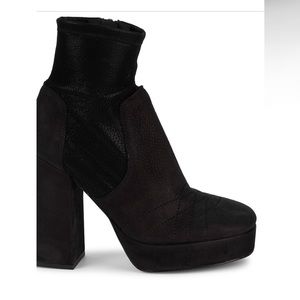 Free People
Chunky Block Heel Booties